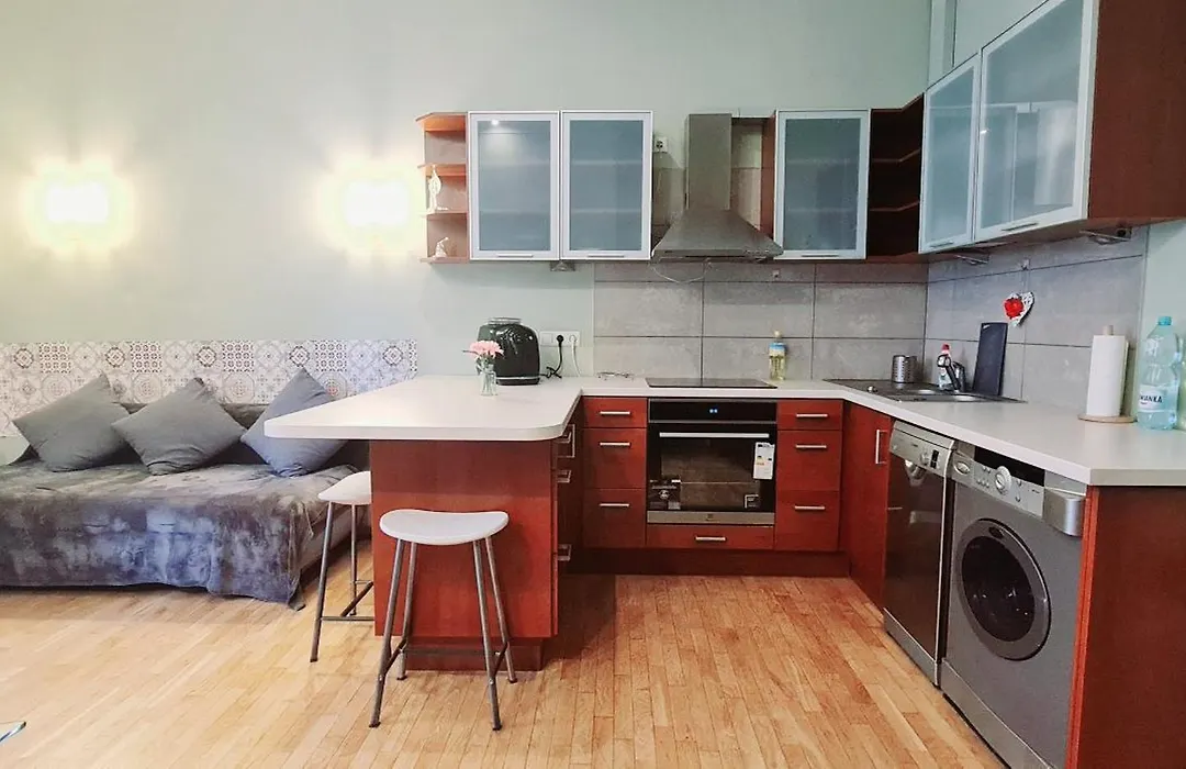 Bright&Comfy Apt -Few Min To Main Square-1