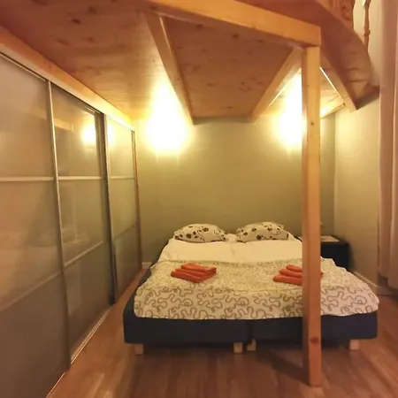 Bright&Comfy Apt -Few Min To Main Square-3